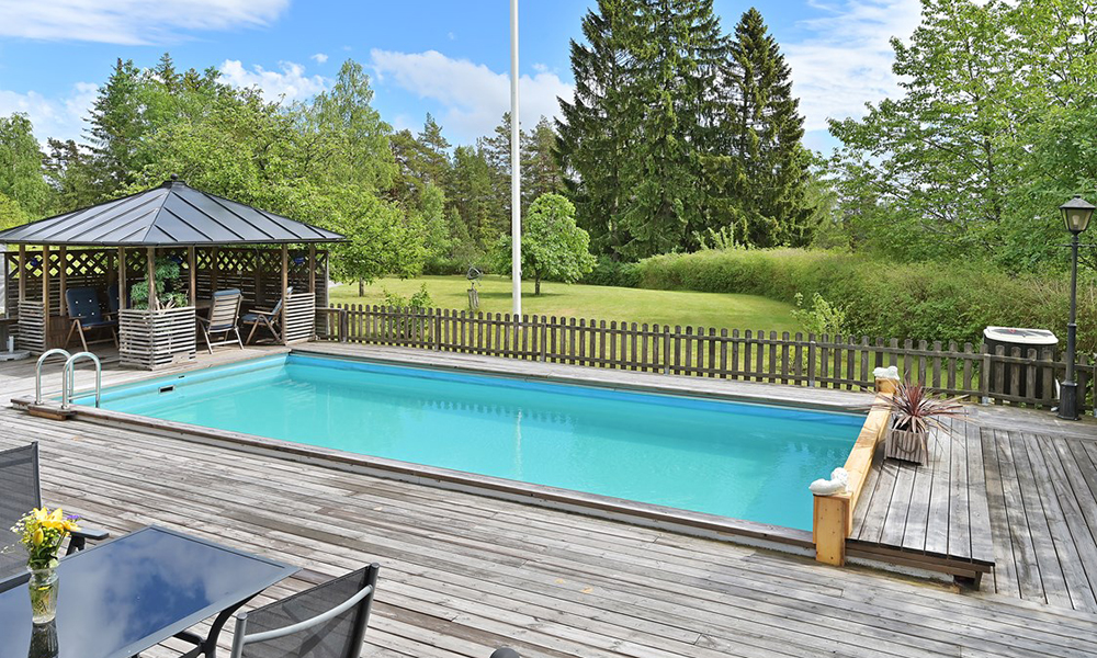 Bygge av Pooldäck. Söderby Vendelsö | Byggföretag Haninge